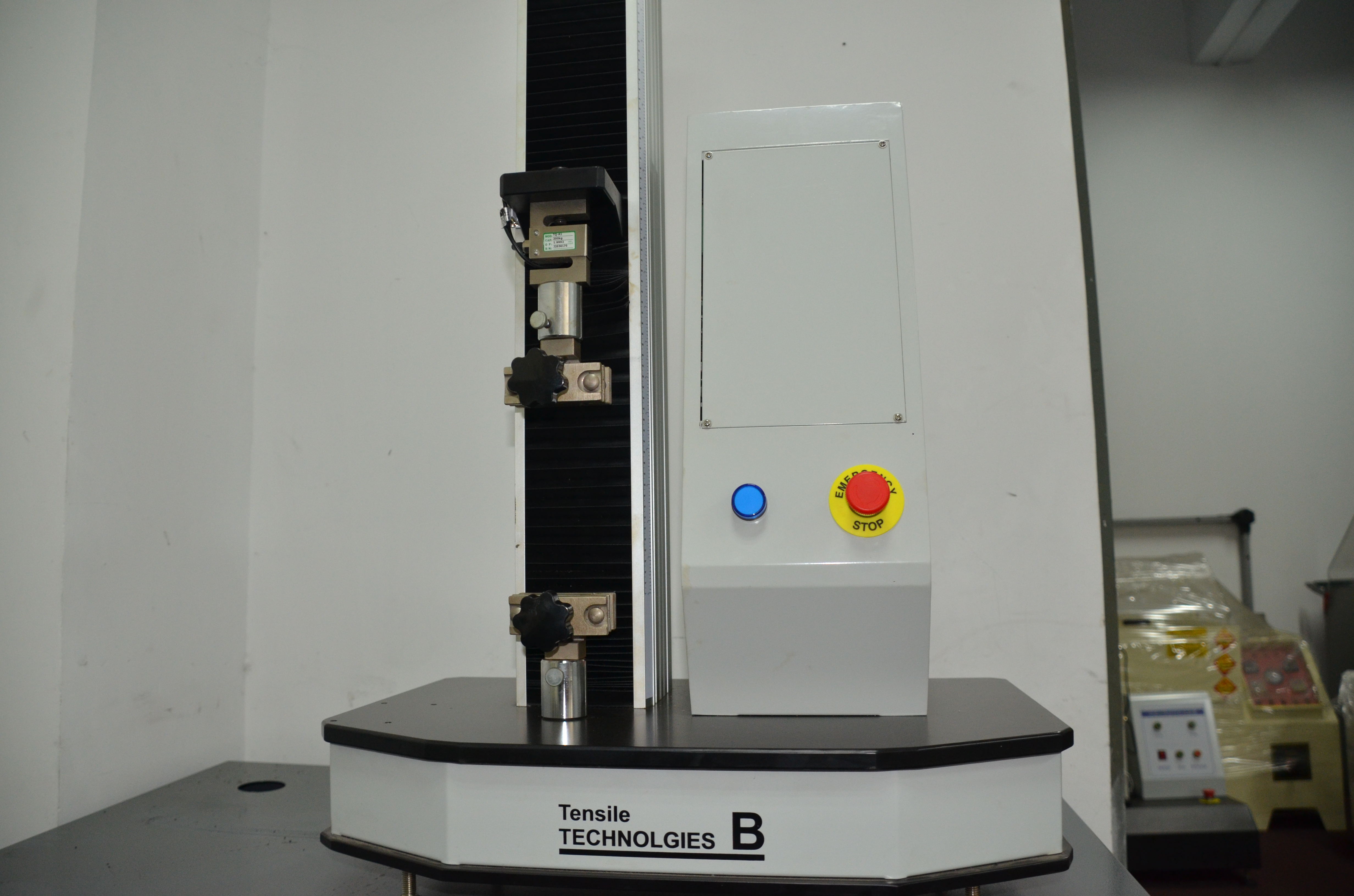 電子萬(wàn)能材料試驗(yàn)機(jī)正負(fù)誤差解決方案