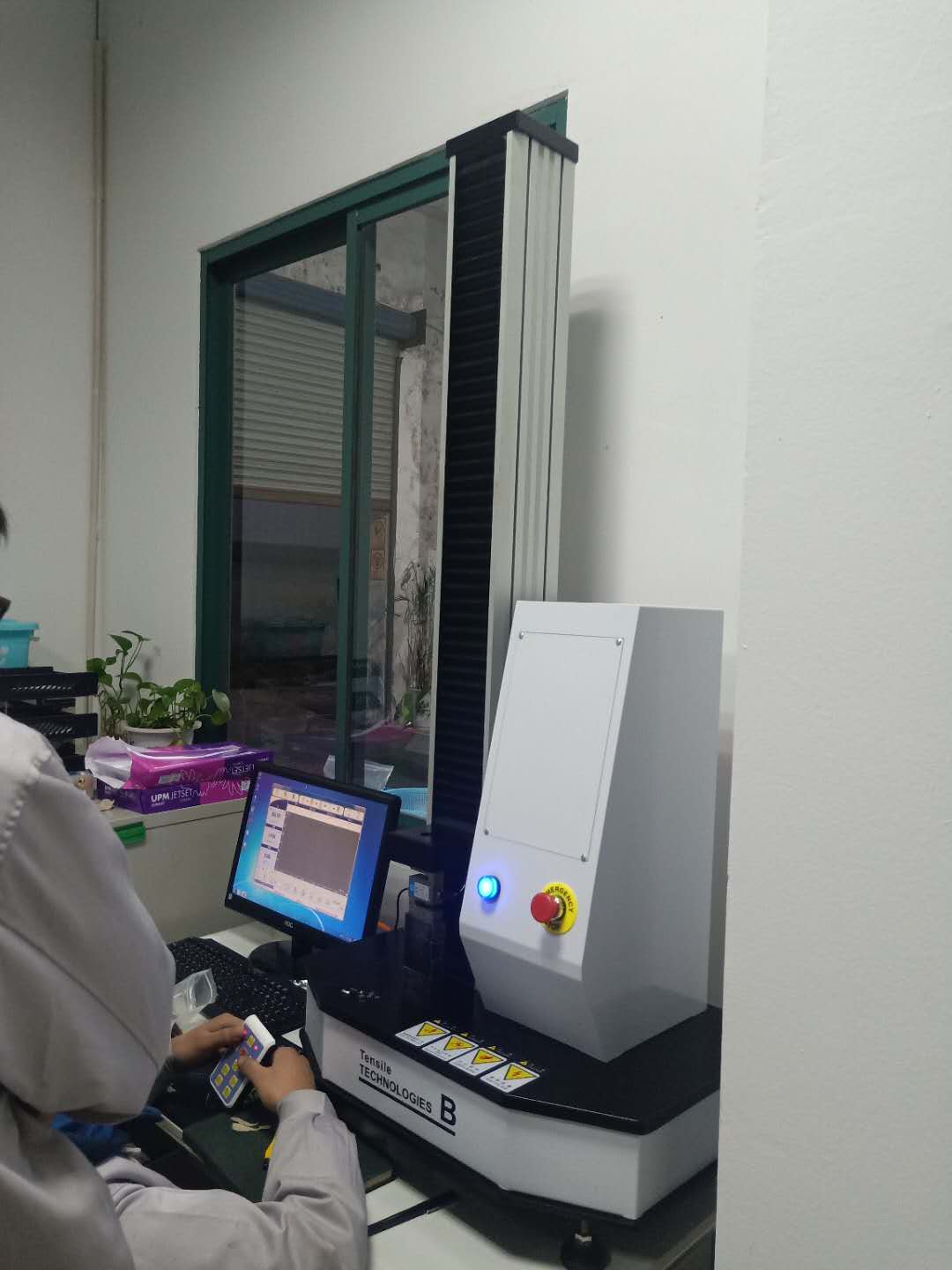 微機(jī)控制萬能材料試驗機(jī)